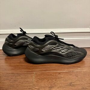 Adidas Yeezy 700 V3 Dark Glow Size 13